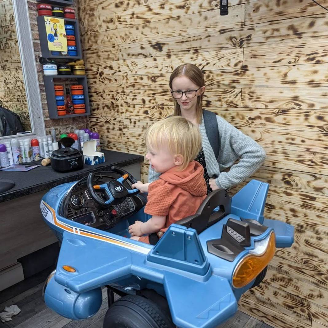 12 yaşında gibi ama 2 çocuk annesi! Yaşını duyanlar inanmakta güçlük çekiyor 1